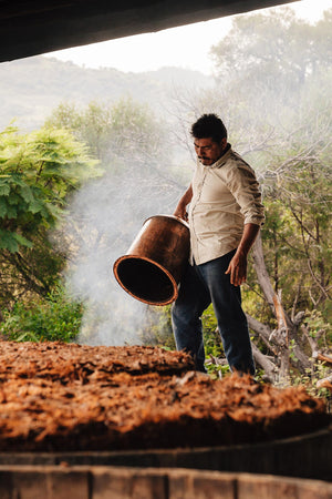 Maestro Mezcalero working in production.